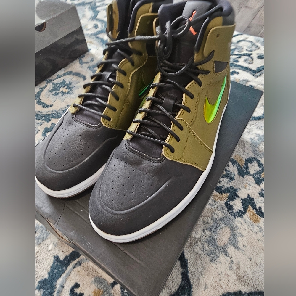 NIB Nike Air Jordan 1 Retro High Nouveau